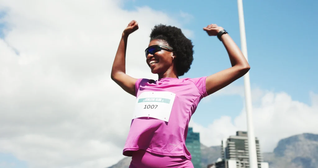happy woman participating in a marathon after physical therapy helped reduce her pain
